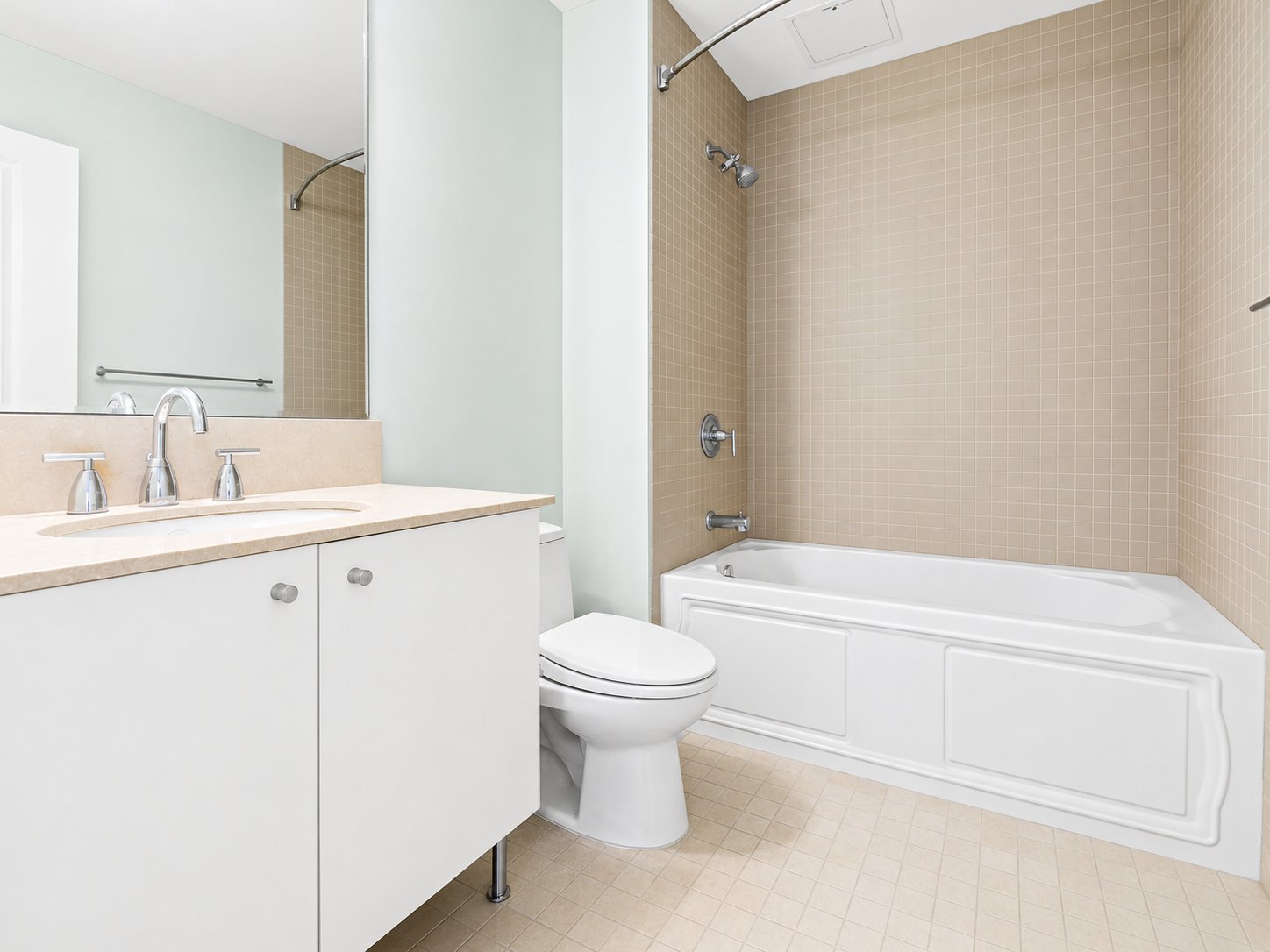 Deep-cleaned bathroom with tub